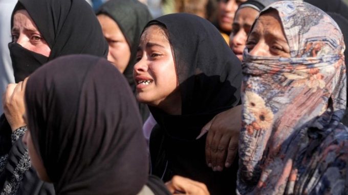 Il Papa: si fermi subito la barbarie della guerra, risoluzione pacifica per il Medio Oriente