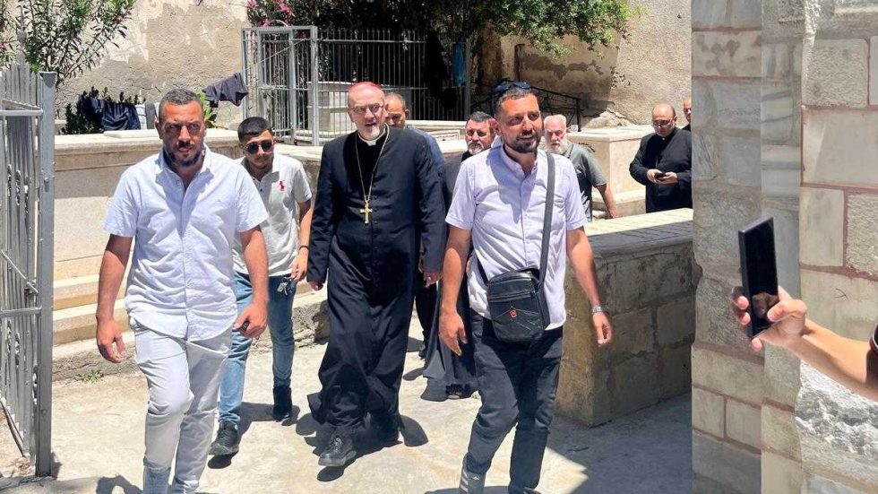 gaza IL cardinal Pizzaballa in una recente visita alla parrocchia (Foto Patriarcato Latino Gerusalemme)