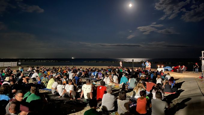 Sotto il cielo stellato l’Arcivescovo invita i giovani a essere come i Magi