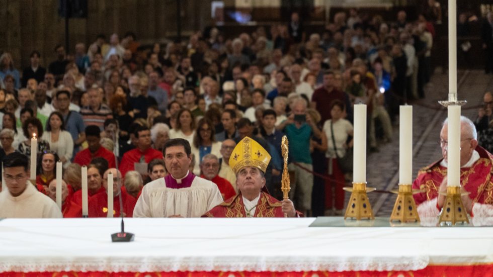 Mons. Mario Delpini presiede la celebrazione dei Vespri e del Rito della Nivola (Agenzia Fotogramma)
