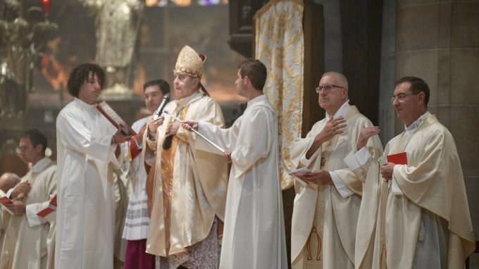 «Chi vuole affermare se stesso si metta al servizio del camminare insieme»