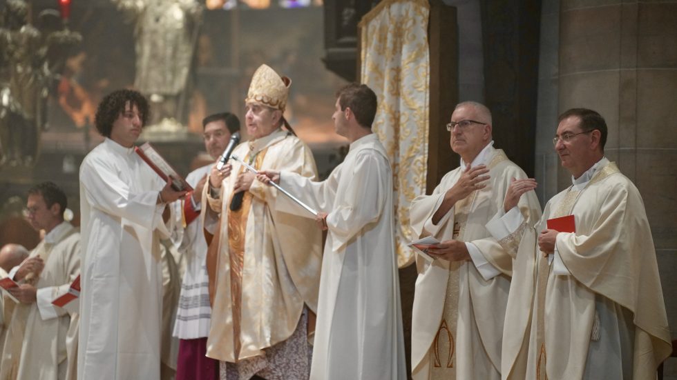 L'Arcivescovo durante il Pontificale (foto Andrea Cherchi)
