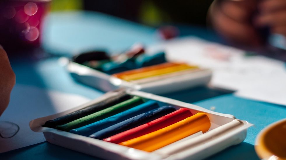 “Back to School – Back to Work”: a Milano una raccolta di materiale scolastico per aiutare le famiglie più fragili