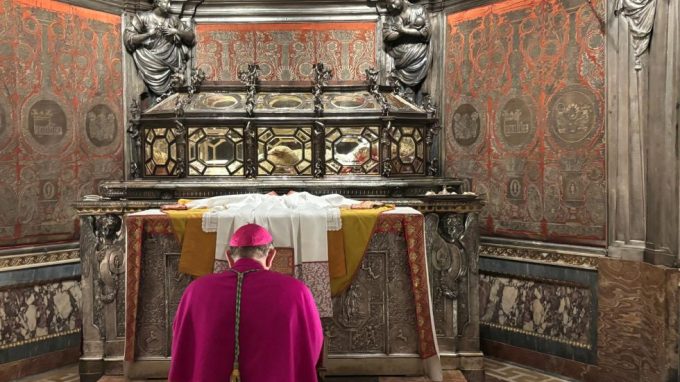 San Carlo, Pontificale in Duomo