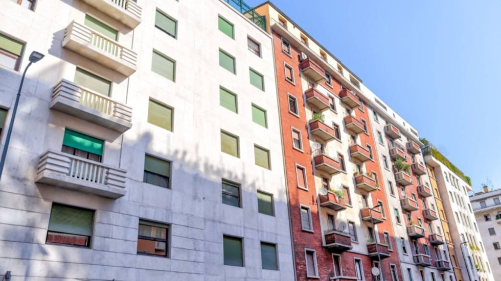 Abitare in Lombardia, tra fatiche e speranza