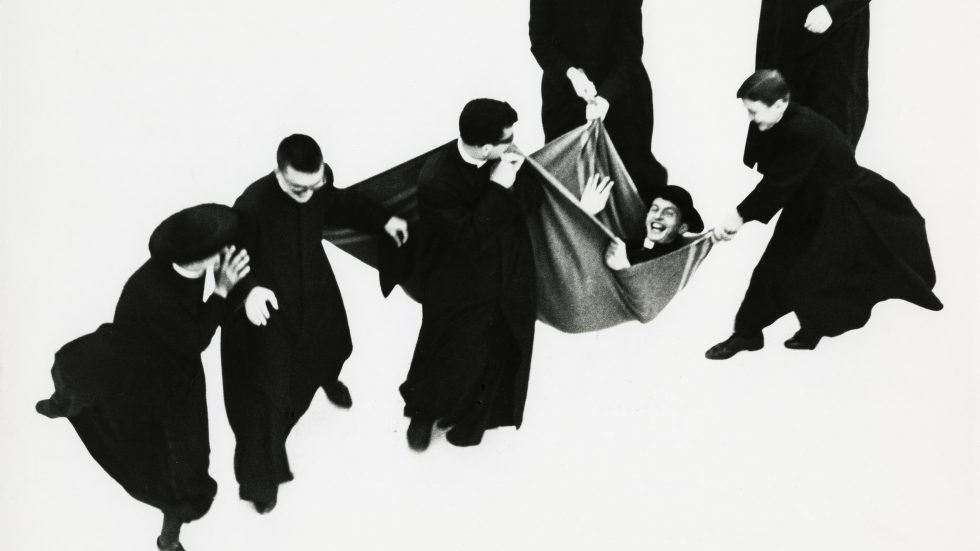 Foto di Mario Giacomelli, «Io non ho mani che mi accarezzino il volto», 1961-1963 (Archivio Mario Giacomelli)
