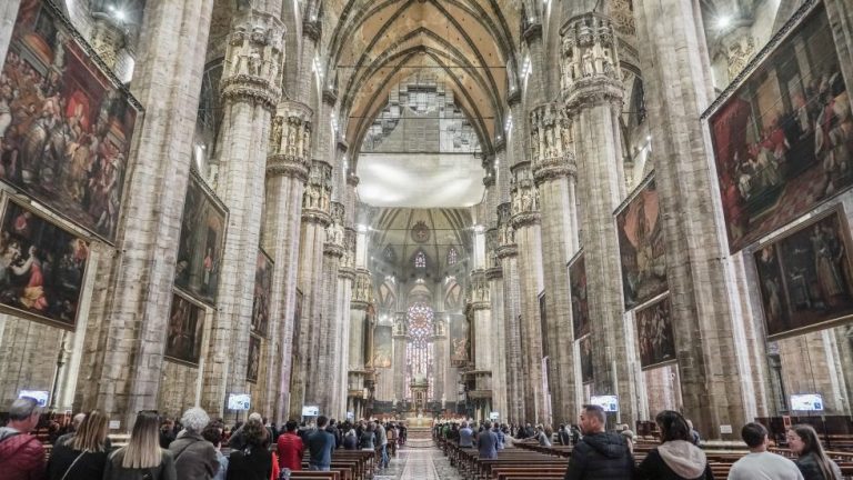 Un momento del Pontificale dello scorso anno (Agenzia Fotogramma)