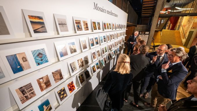 «Mosaico Mediterraneo», la mostra benefica prosegue
