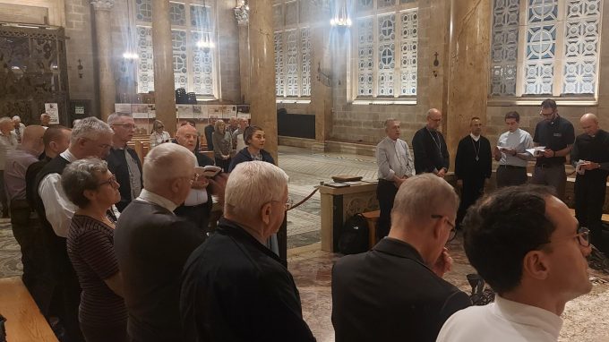 I Vescovi lombardi pregano al Getsemani