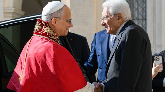 Il Papa al Quirinale: pace è costruire una convivenza dignitosa e prospera