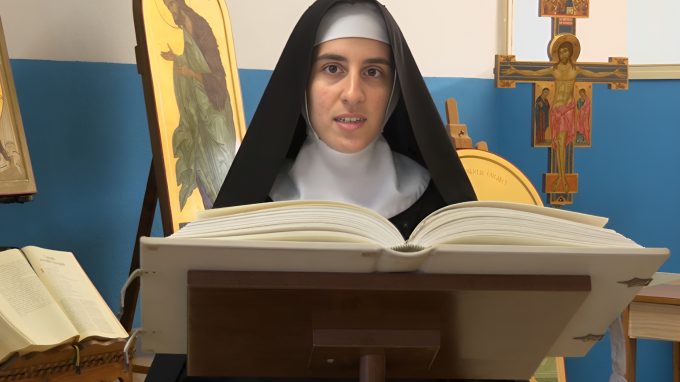 Venerdì 26 dicembre 2025 | Suor Maria Chiara commenta il Vangelo del giorno