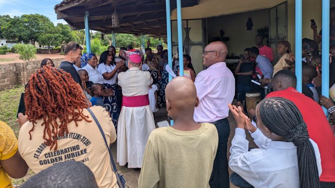 Accoglienza Parrocchia Santa Barbara Itezhi Tezhi