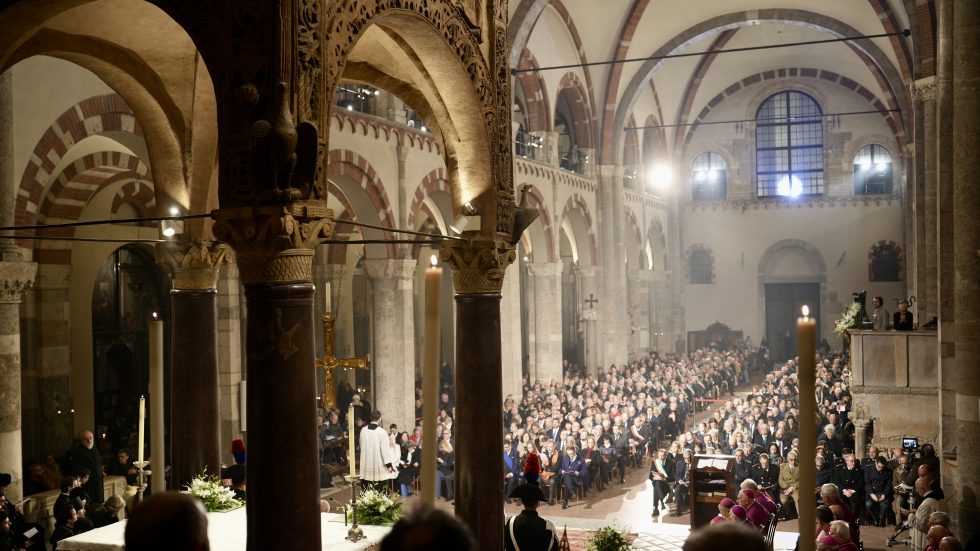 Foto 05-12-25, 18 56 29 La Basilica di Sant'Ambrogio gremita durante il Discorso (foto Andrea Cherchi)