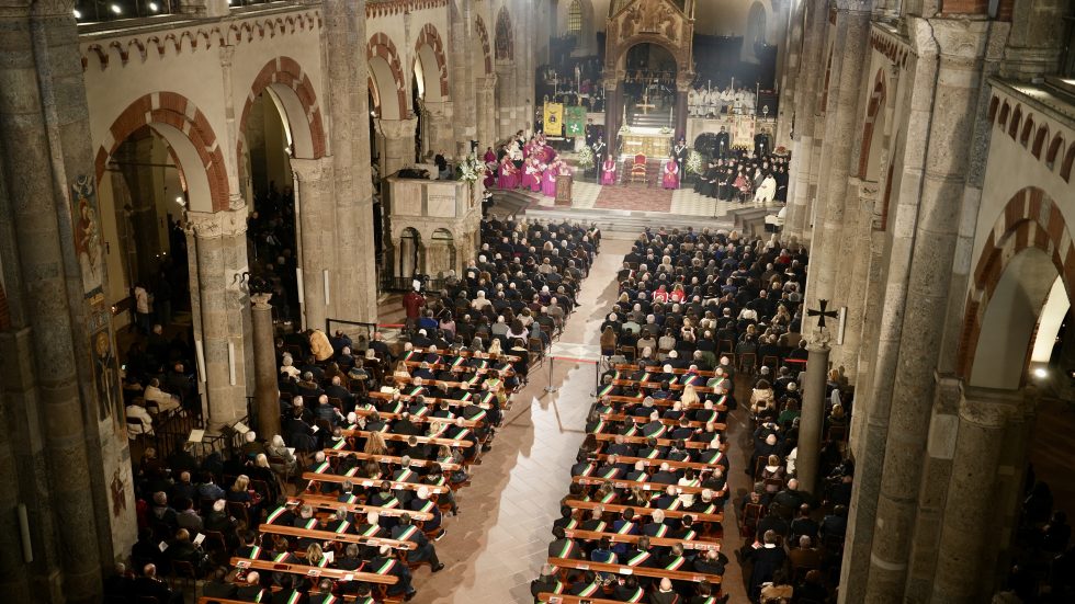 Foto 05-12-25, 19 26 48 La Basilica di Sant'Ambrogio gremita per il Discorso alla città (foto Andrea Cherchi)