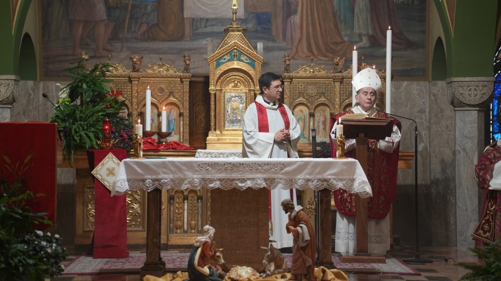 L'Arcivescovo durante la celebrazione della Messa (foto Andrea Cherchi)