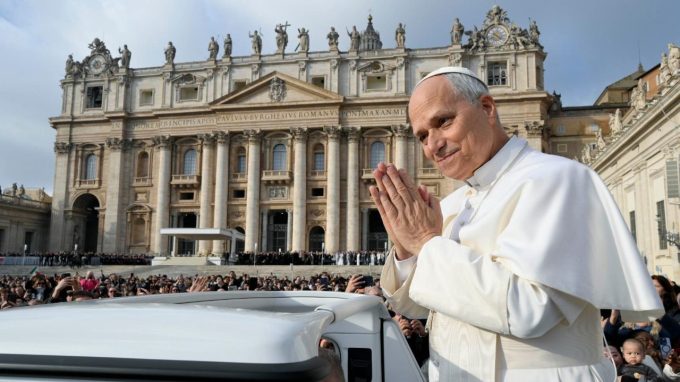 Il Papa: la pace non è un’utopia, no al riarmo, si risveglino le coscienze