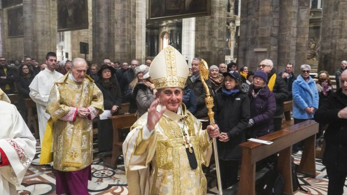 Attraversare le tenebre restando pellegrini di speranza