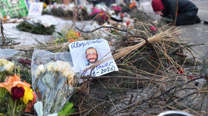 L’Arcivescovo di Minneapolis: «I migranti restano chiusi in casa, la partecipazione alla Messa è crollata»