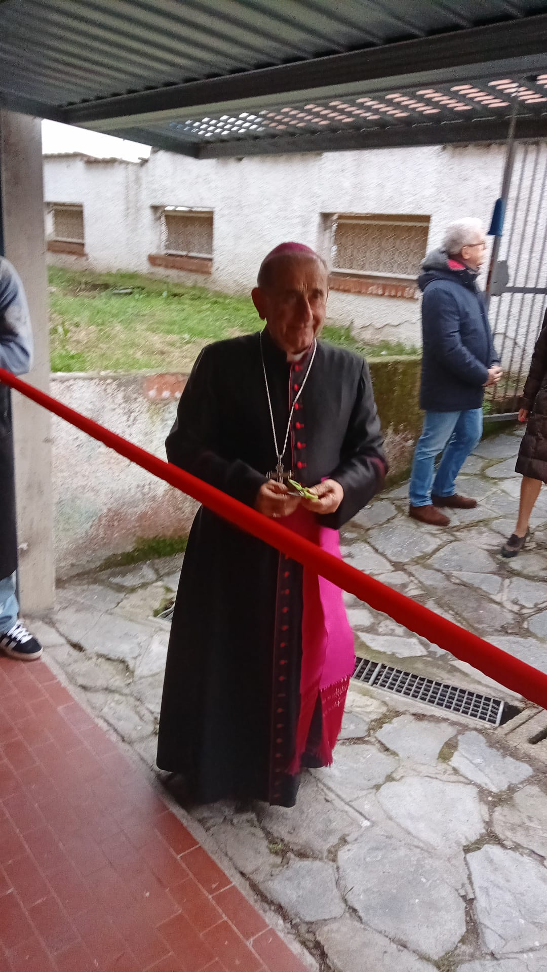 Casa Pio La Torre Il taglio del nastro dell'Arcivescovo
