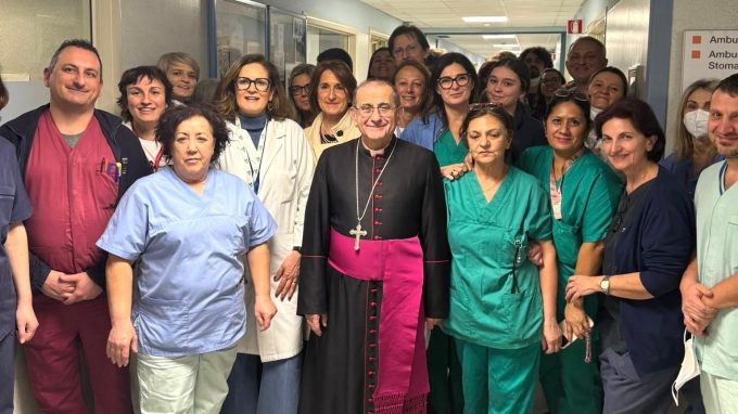 Delpini al Sacco: «Come le cure palliative, ci siano anche gli affetti palliativi»