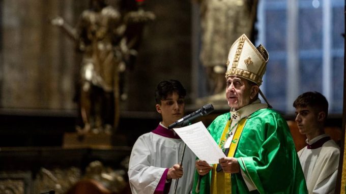 Monsignor Mario Delpini annuncia la chiusura della fase diocesana della causa di beatificazione di don Giussani (©Giovanni Dinatolo)