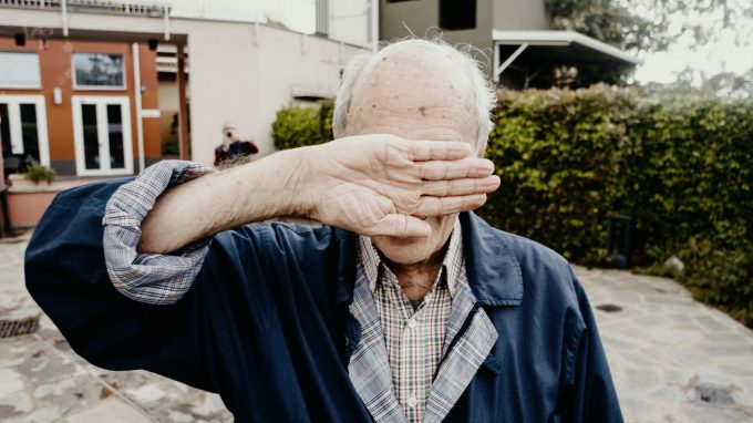 Dall’11 al 19 Marzo 2026 alla Osart Gallery di Milano la mostra «Io sono qui»