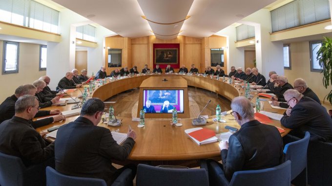 Vescovi italiani: priorità a pace, giovani e trasmissione della fede