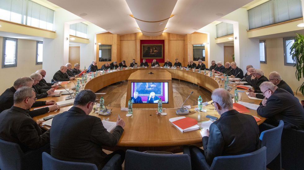 Vescovi italiani: priorità a pace, giovani e trasmissione della fede