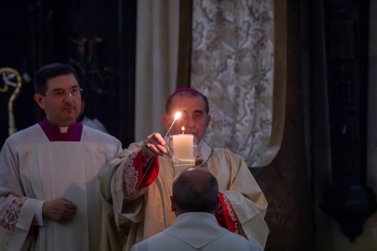 Veglia pasquale 2025 (Agenzia Fotogramma)