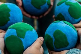 Custodire la terra, coltivare il futuro: incontro all'Ambrosianeum con don Battaglion