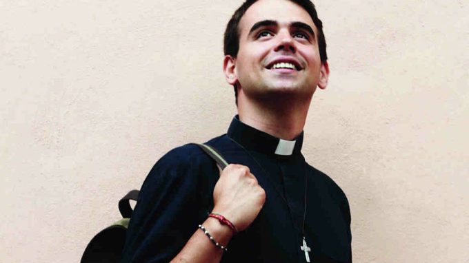 “Ti ho amato”. La Chiesa e i migranti: don Mattia Ferrari al Pime