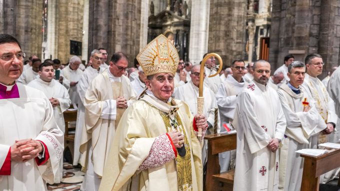 «Preti e diaconi, mandati a guarire l’infelicità del mondo»