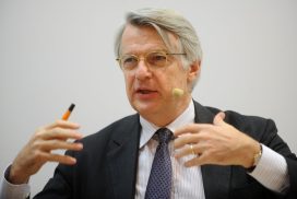 “La Bibbia che non ti aspetti”: Ferruccio De Bortoli al Teatro degli Angeli di Milano