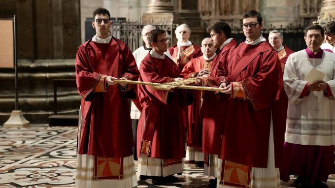 Ai piedi della Croce