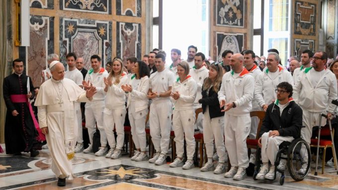 Gli atleti olimpici e paralimpici accolgono il Papa (@VATICAN MEDIA)