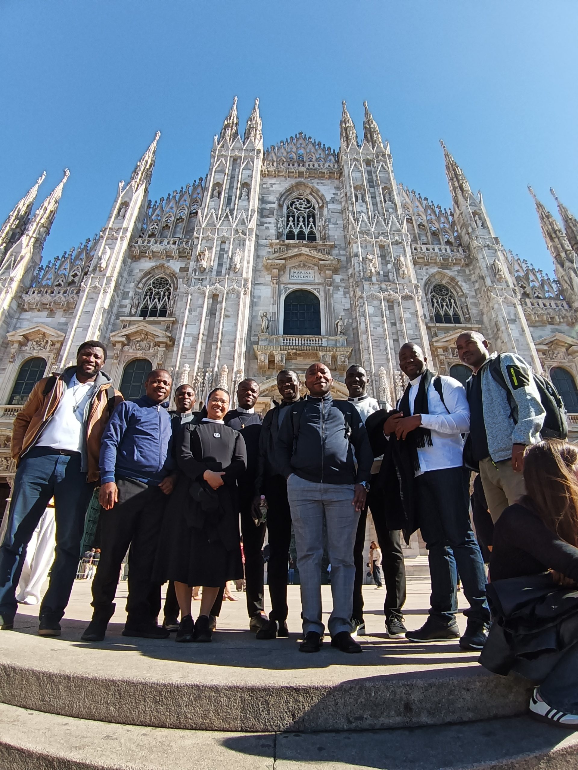 I religiosi del corso davanti al Duomo