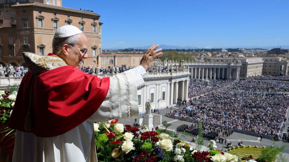Leone XIV durante la benedizione “Urbi et Orbi” (Vatican Media)