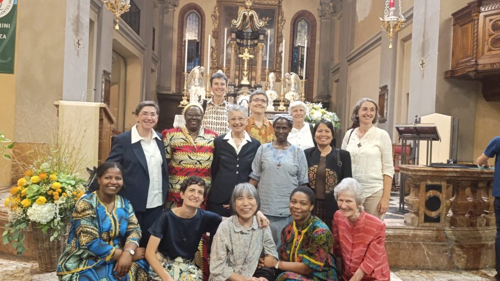 Suor Simonetta e altre Saveriane di diversa provenienza