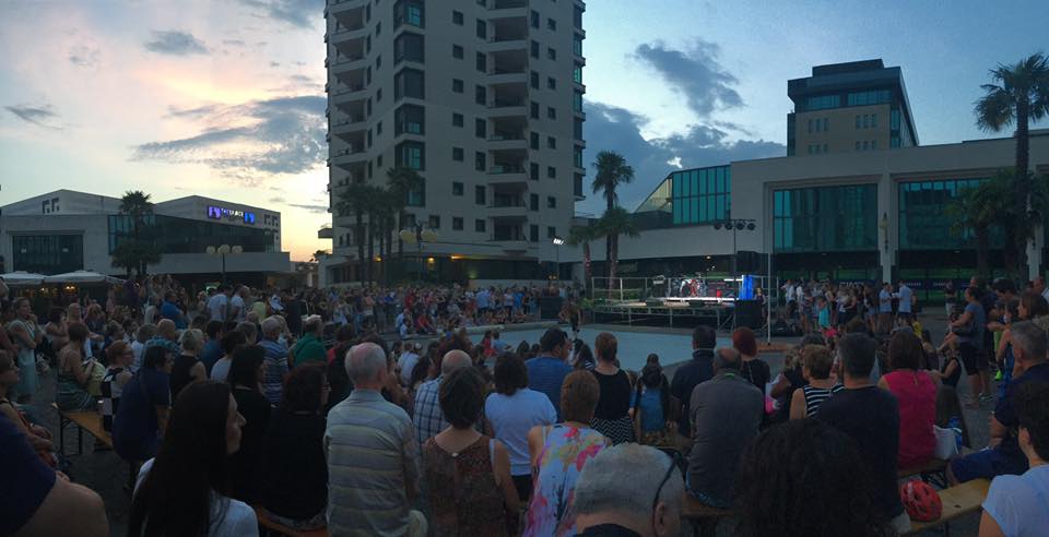 Un momento di festa alle ‘Torri bianche’ di Vimercate – foto Pastorale Giovanile di Vimercate e Burago _del 2017_ Un momento di festa alle 'Torri bianche' di Vimercate (foto Pastorale giovanile di Vimercate e Burago)