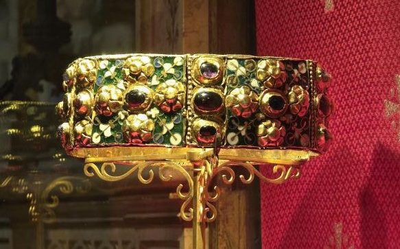 La Corona ferrea tra arte, storia e fede: un racconto di un oggetto straordinario