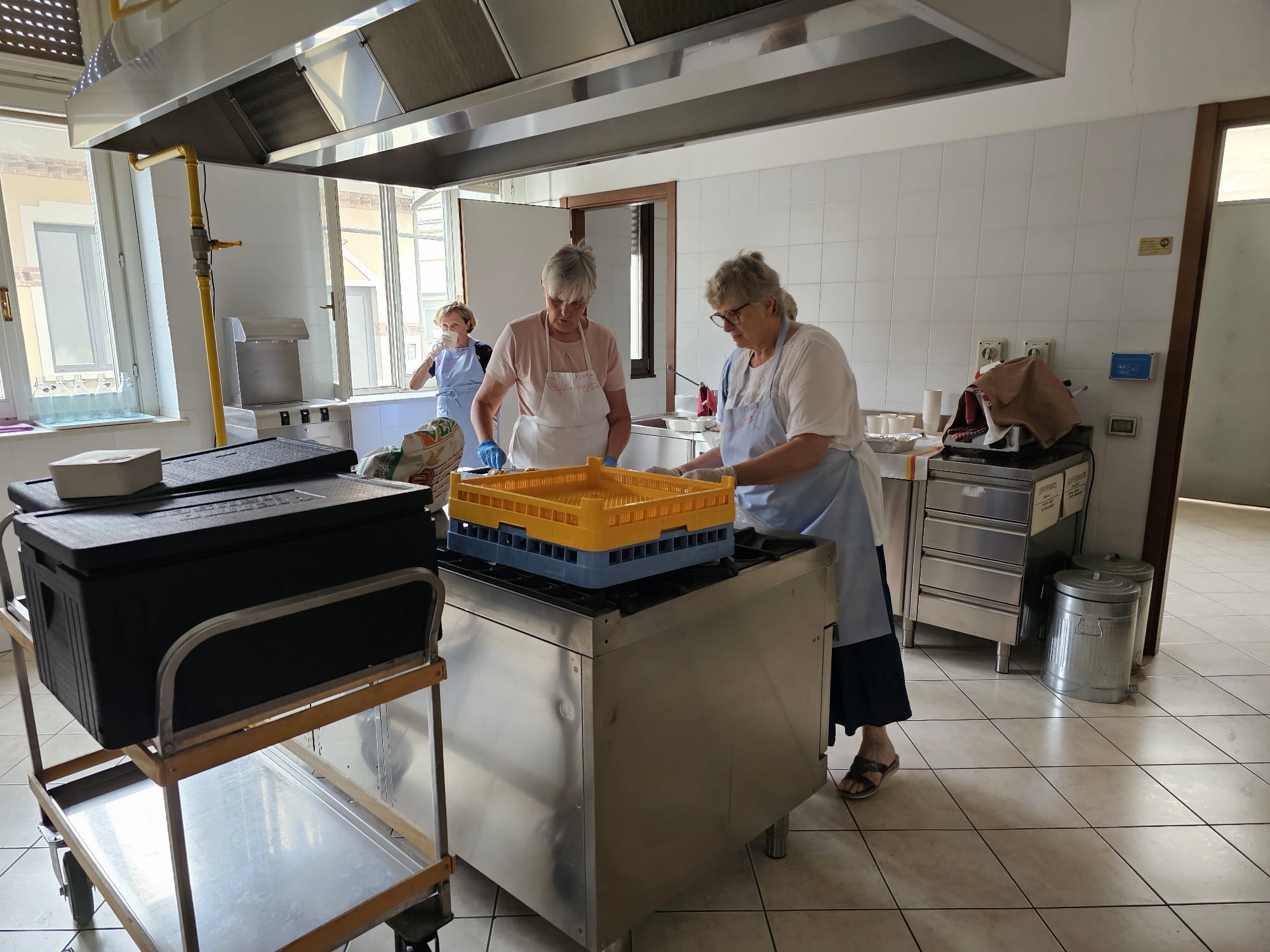 la cucina della mensa solidale