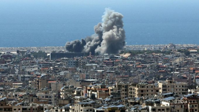 Israele lancia attacchi aerei su vasta scala contro Beirut e diverse zone del Libano (Ansa / Vatican News)