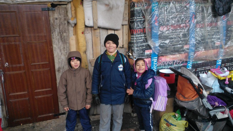 Bambini pronti per andare a scuola (foto Comunità Sant'Egidio)
