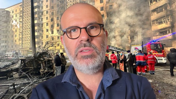 L’inviato Nello Scavo da Kiev: «600 droni e 90 missili in poche ore, ma la città non si arrende»