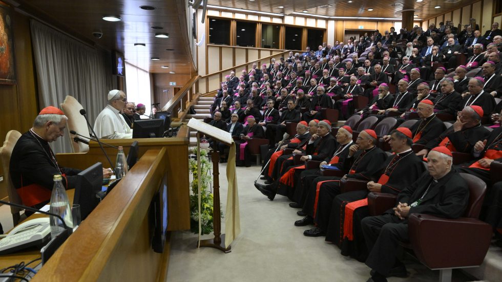 Il Papa ai Vescovi italiani: la Chiesa non si misura coi numeri