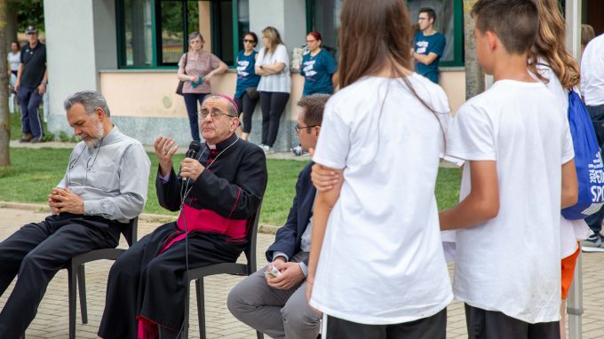 L arcivescovo Mario Delpini incontra i ragazzi dell oratorio di Cuggiono in occasione del decimo anniversario della struttura