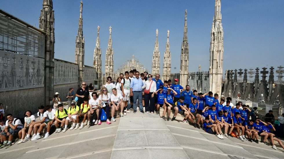 Ragazzi di Betlemme, sorrisi ai piedi della Madonnina
