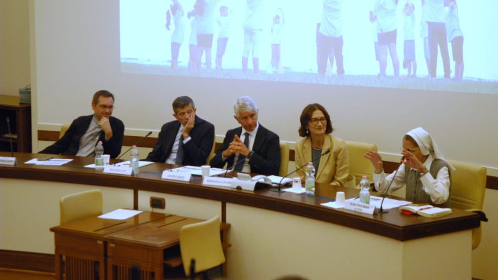 Da sinistra: don Stefano Guidi, Maurizio Lupi, Andrea Abodi, Mariastella Gelmini, suora Anna Monia Alfieri