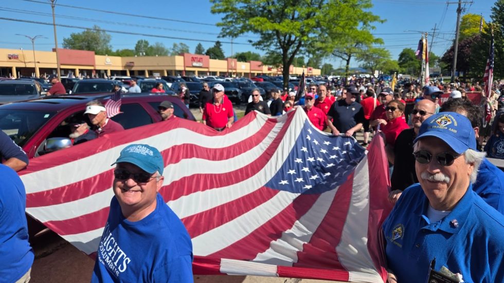 bandiera Usa Una manifestazione organizzata dai Cavalieri di Colombo