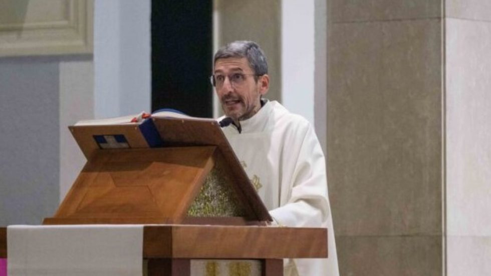 don stefano rho rit Don Stefano Rho al suo ingresso come parroco a Busto Arsizio